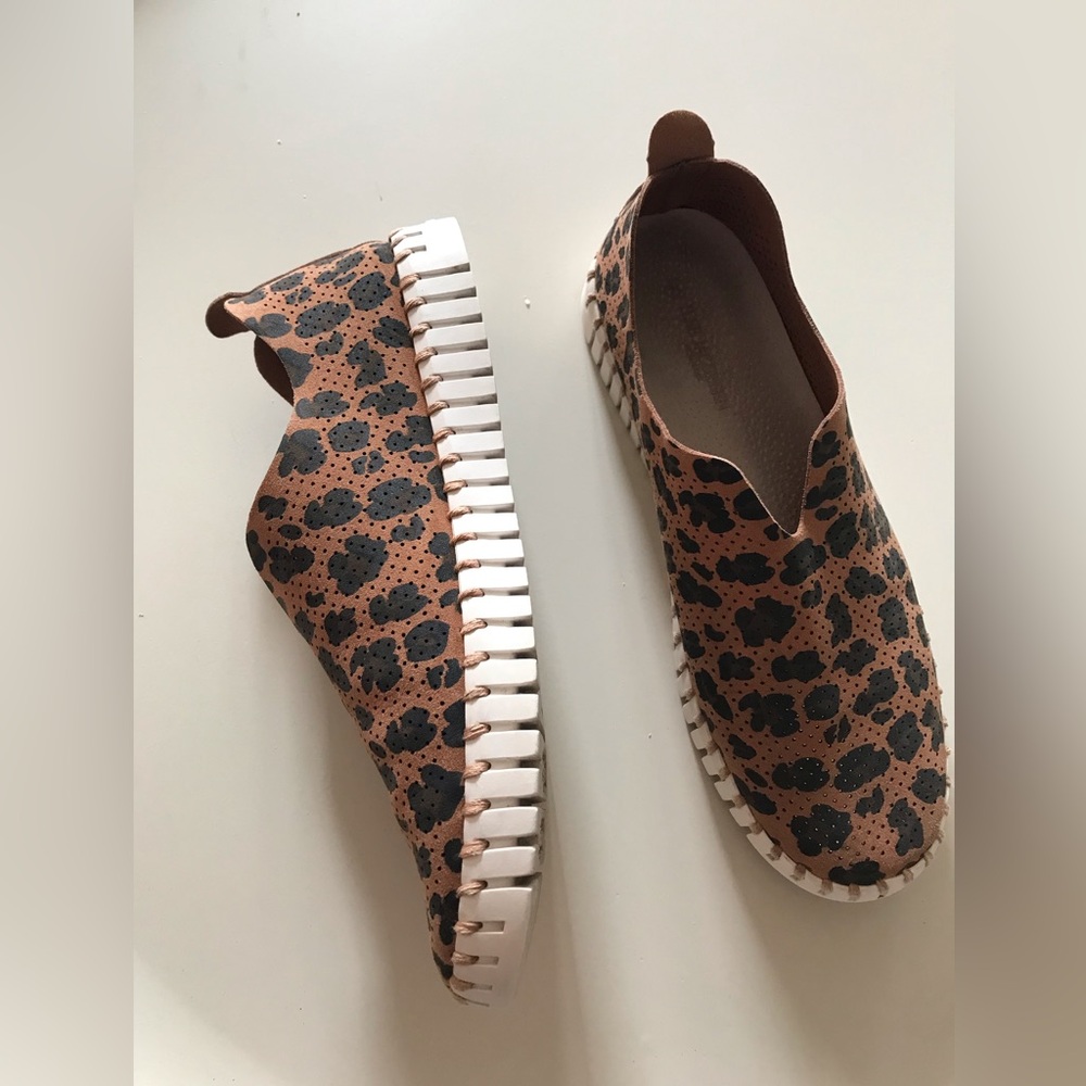 ILSE JACOBSON Tulip Dark Cheetah Flexible Slip on Flat Sneakers Size 40
